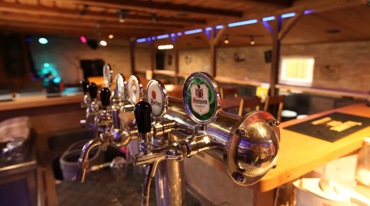 Atmosféra včelín Music Bar